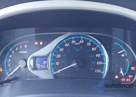 2014 Toyota Sienna Xle V6 8 Passenger z USA, uszkodzony, nr VIN 5TDYK3DC5ES451710